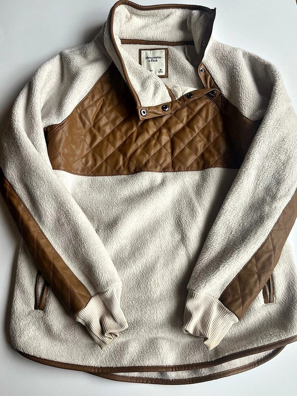 Abercrombie & Fitch Quilted Fleece Snap Pullover Cream & Brown - women’s Medium